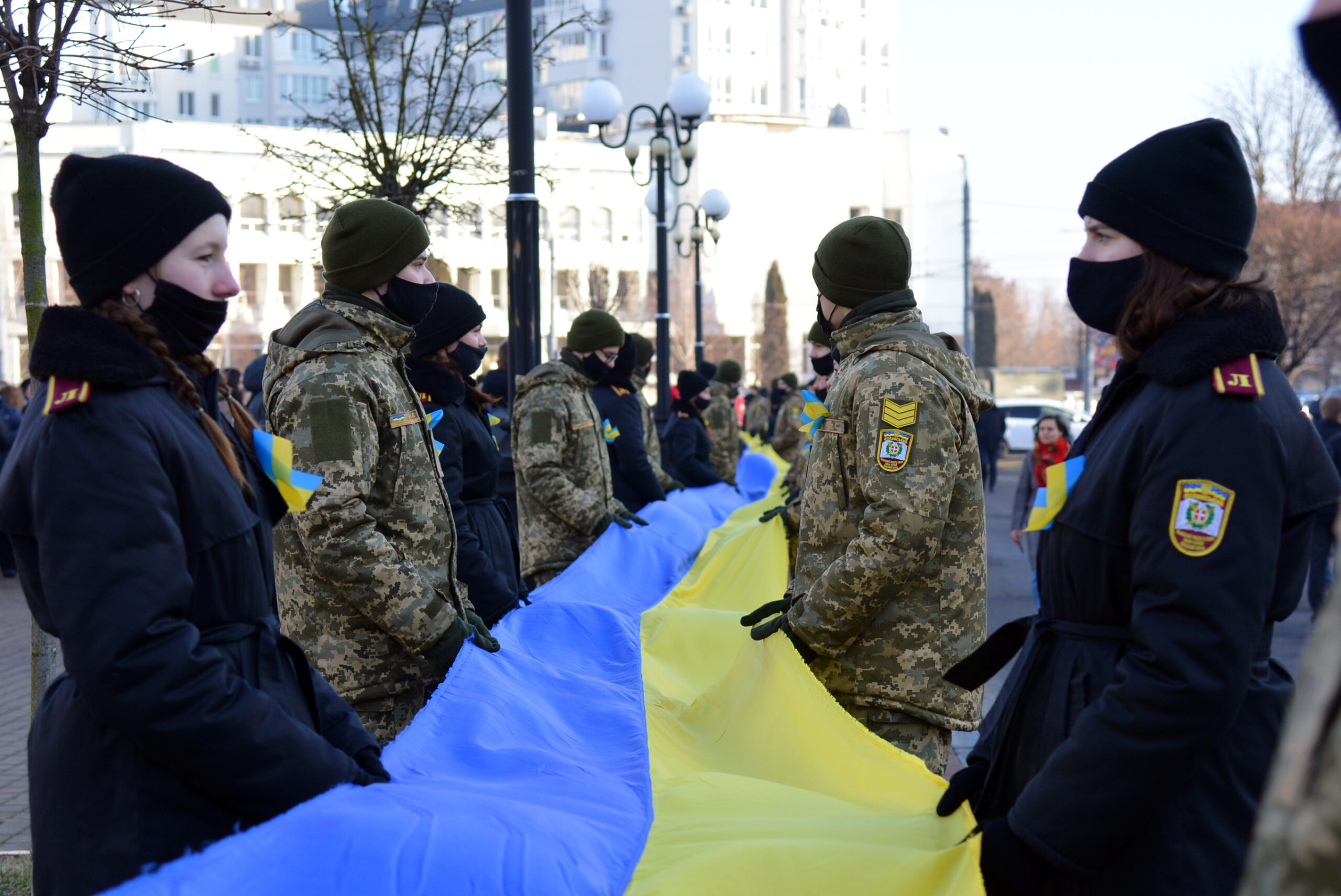 ДЕНЬ ЄДНАННЯ: ВОЛИНЯНИ РОЗГОРНУЛИ ДВОХСОТМЕТРОВИЙ СТЯГ