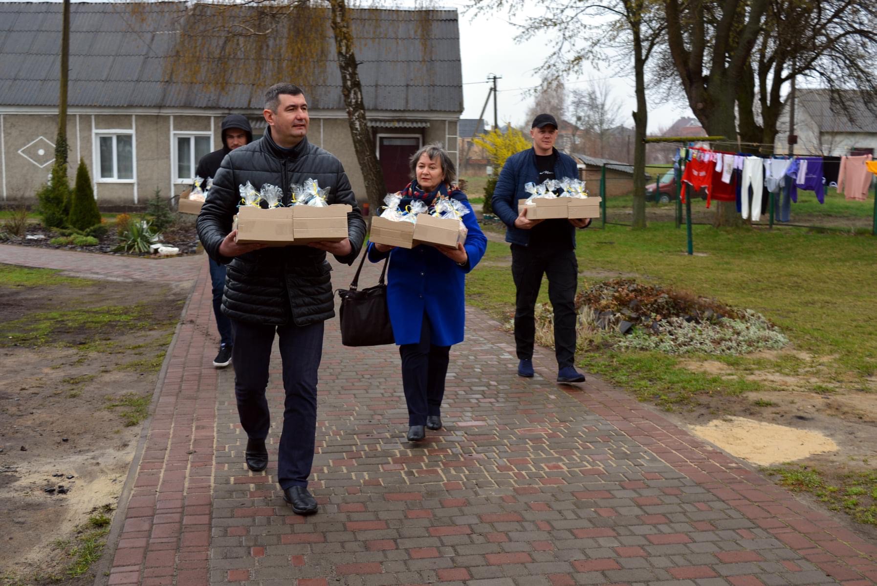 ПЕРЕДВЕЛИКОДНІ РАДОЩІ – ДЛЯ ВОЛИНСЬКИХ ПЕРЕСЕЛЕНЦІВ. ФОТОРЕПОРТАЖ