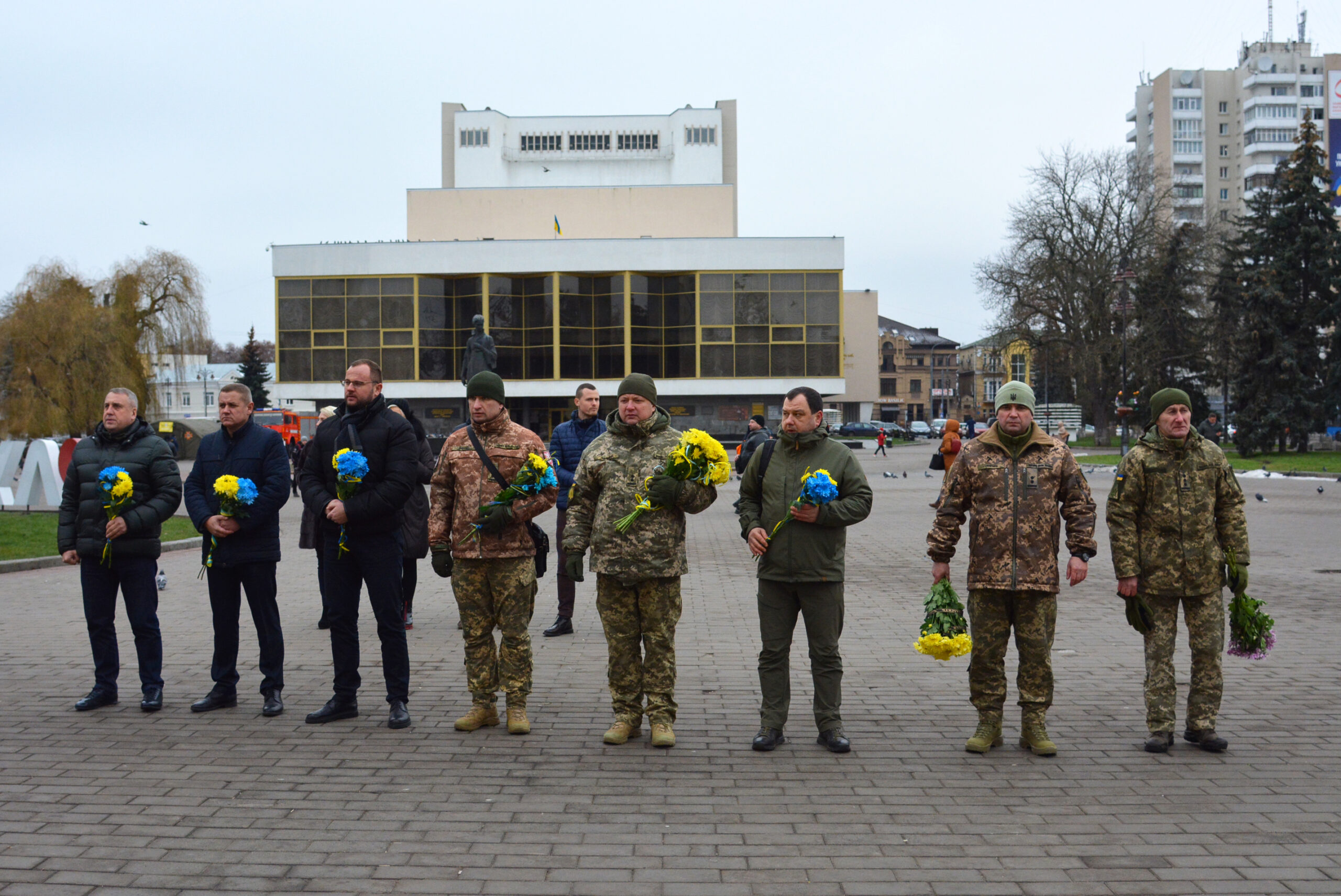 ДЕНЬ ЗСУ: ВОЛИНЯНИ ВШАНУВАЛИ ПАМ’ЯТЬ ВОЇНІВ СВІТЛА