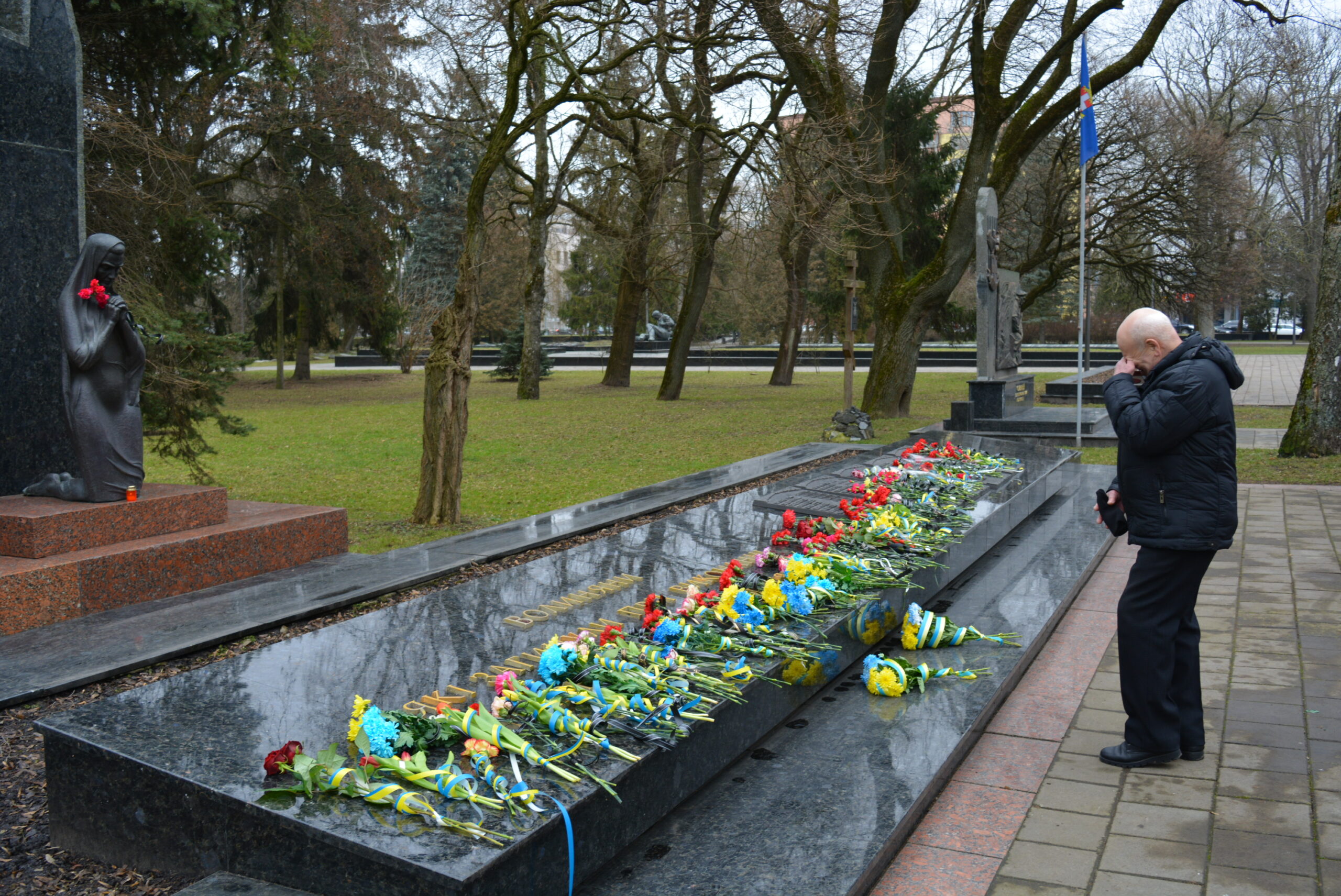 ВОЛИНЯНИ ВШАНУВАЛИ УЧАСНИКІВ БОЙОВИХ ДІЙ НА ТЕРИТОРІЇ ІНШИХ ДЕРЖАВ ТА СУЧАСНИХ УКРАЇНСЬКИХ ГЕРОЇВ