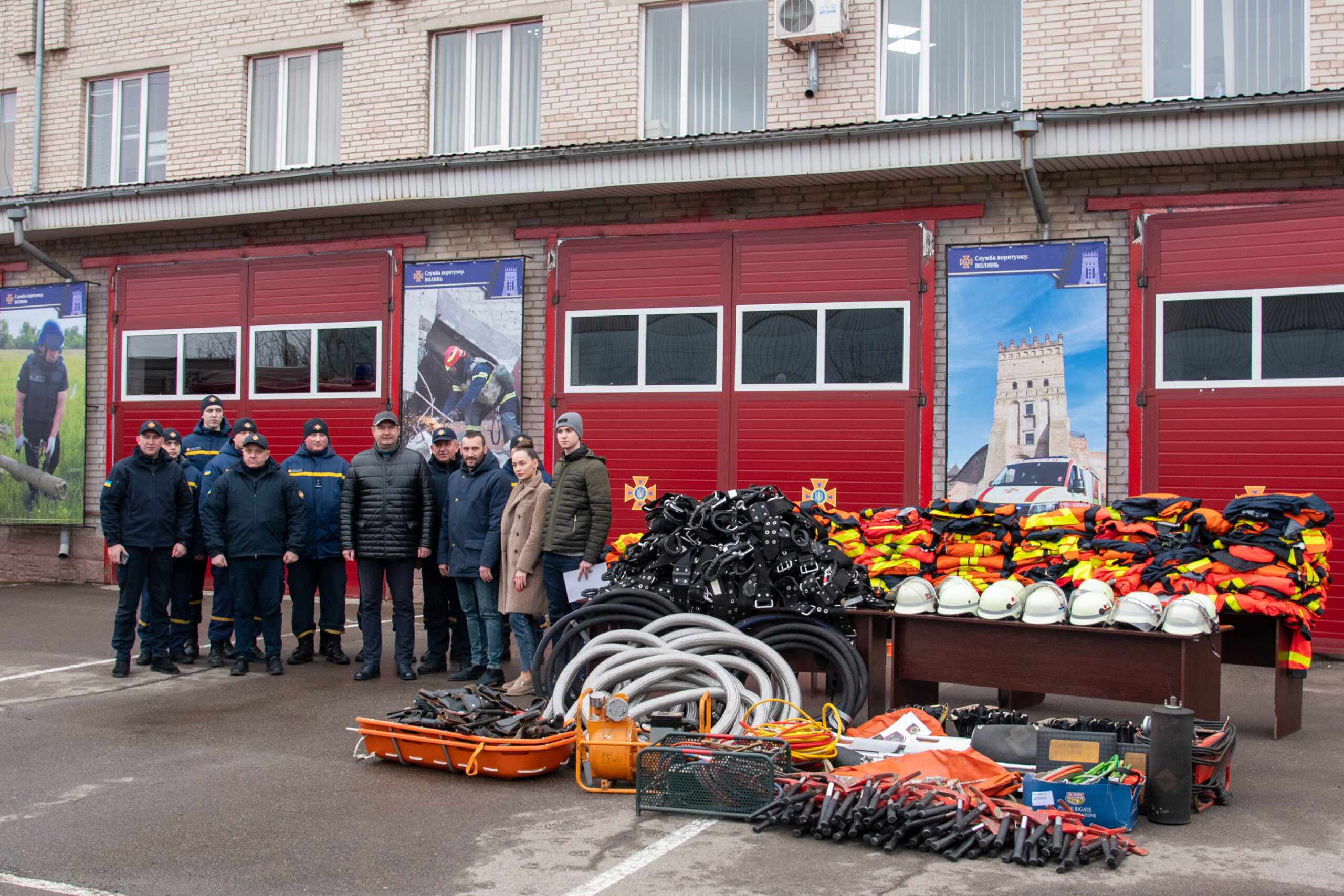 ВОЛИНСЬКИМ РЯТУВАЛЬНИКАМ ДОПРАВИЛИ СПОРЯДЖЕННЯ І ОДЯГ