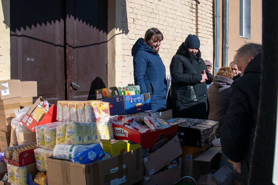 І З ДОПОМОГОЮ, І З ДОБРИМ СЛОВОМ – ВІЗИТ ДО ВИМУШЕНИХ ПЕРЕСЕЛЕНЦІВ