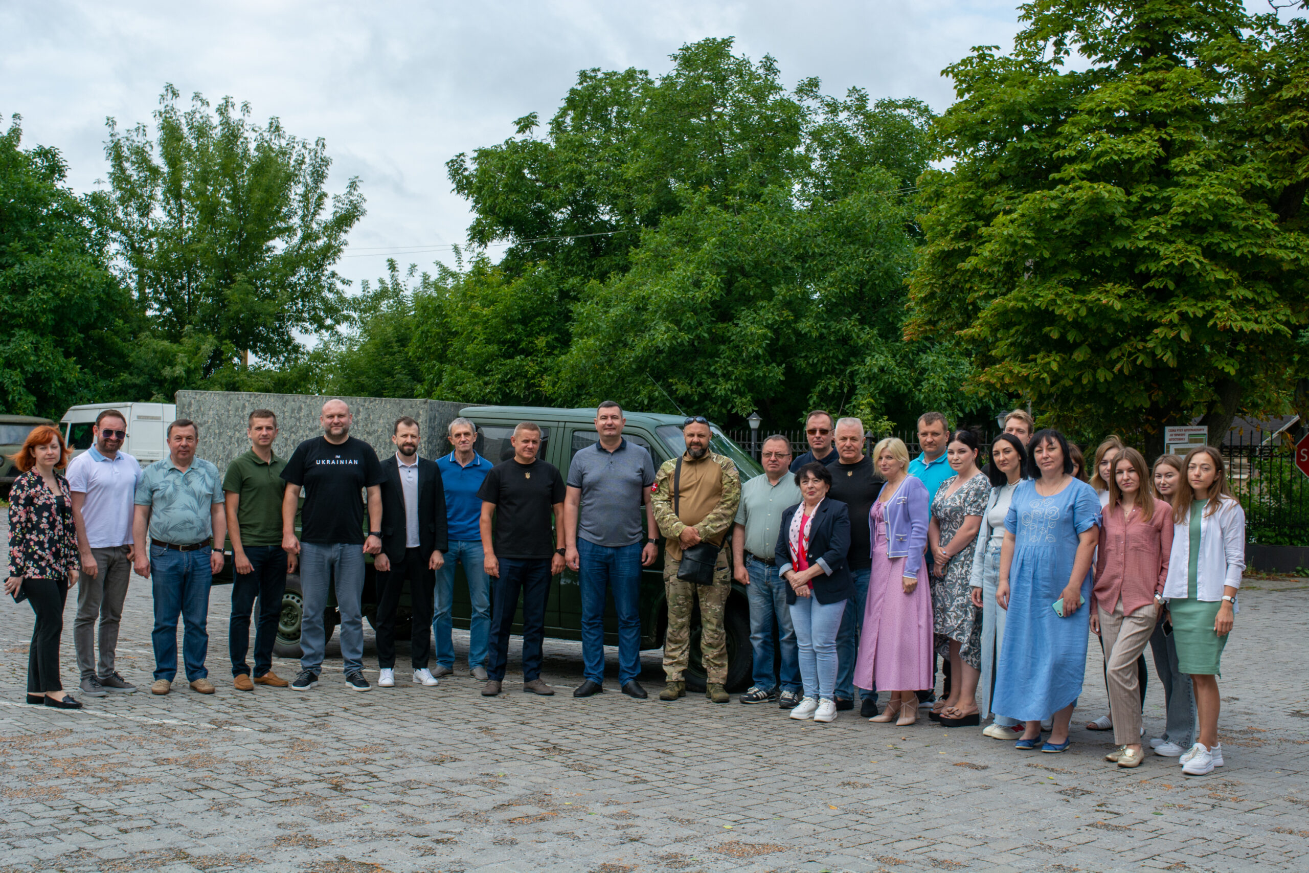 ЩЕ ОДНЕ АВТО ВІД ВОЛИНЬРАДИ ВИРУШИЛО НА ПЕРЕДОВУ