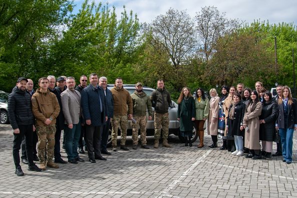 ПРАЦІВНИКИ АПАРАТУ ВОЛИНЬРАДИ ПРИДБАЛИ ЧЕРГОВЕ АВТО ДЛЯ ЗСУ