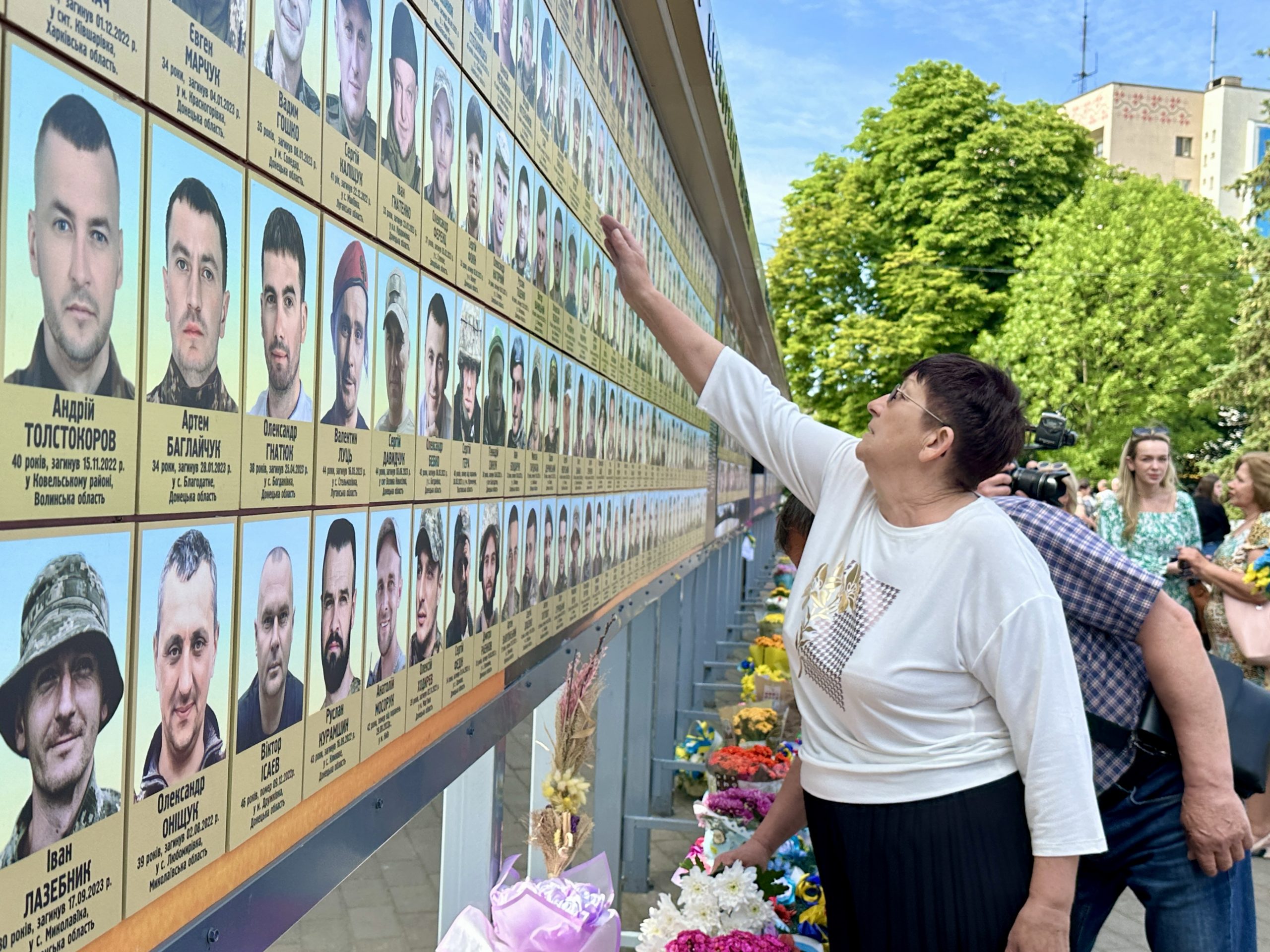 ДЕСЯТА РІЧНИЦЯ: ПАМ’ЯНУЛИ ВОЛИНСЬКИХ ВОЇНІВ, ЯКІ ЗАГИНУЛИ ПІД ВОЛНОВАХОЮ