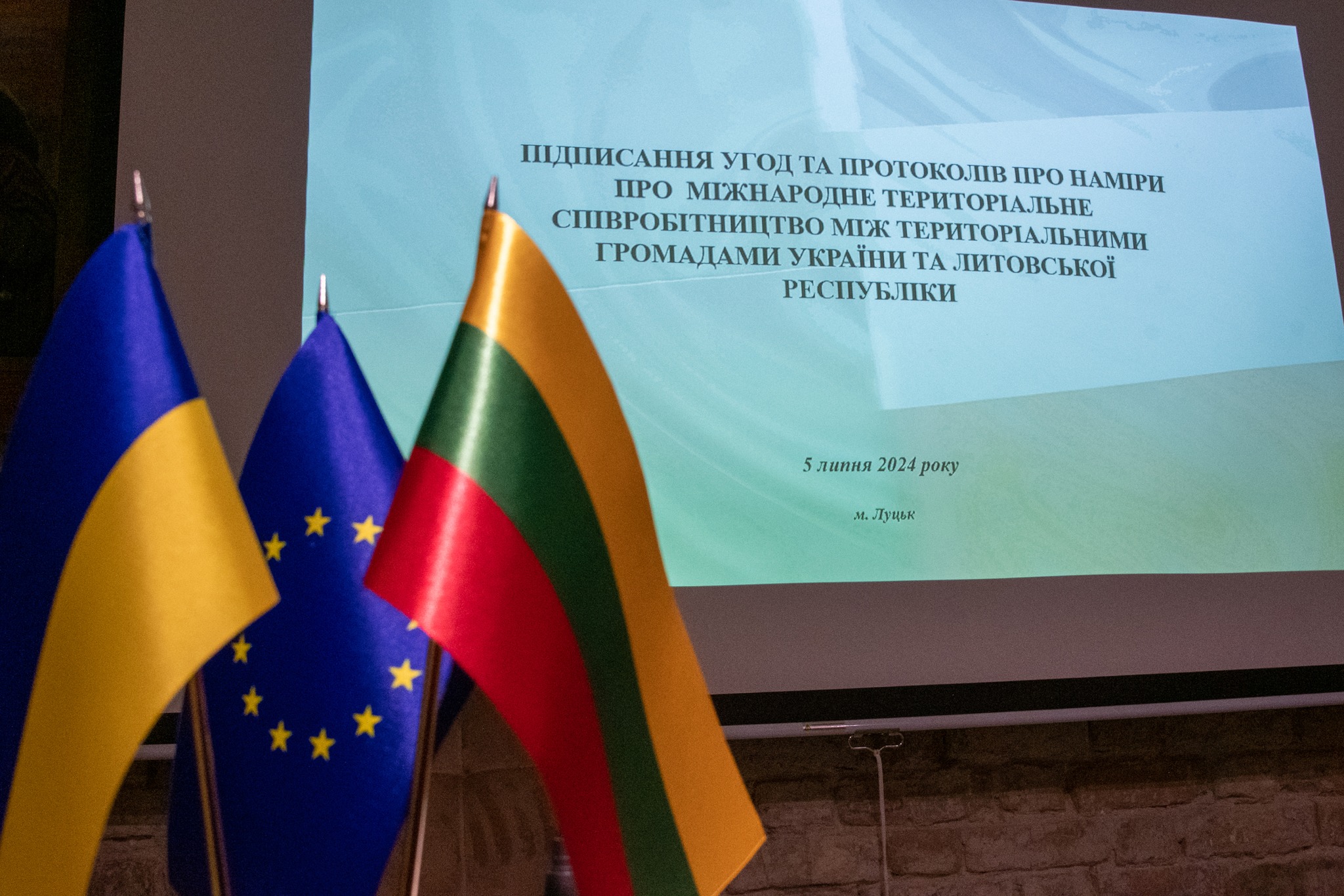 ГРОМАДИ УКРАЇНИ ТА ЛИТВИ ПІДПИСАЛИ ПАРТНЕРСЬКІ УГОДИ