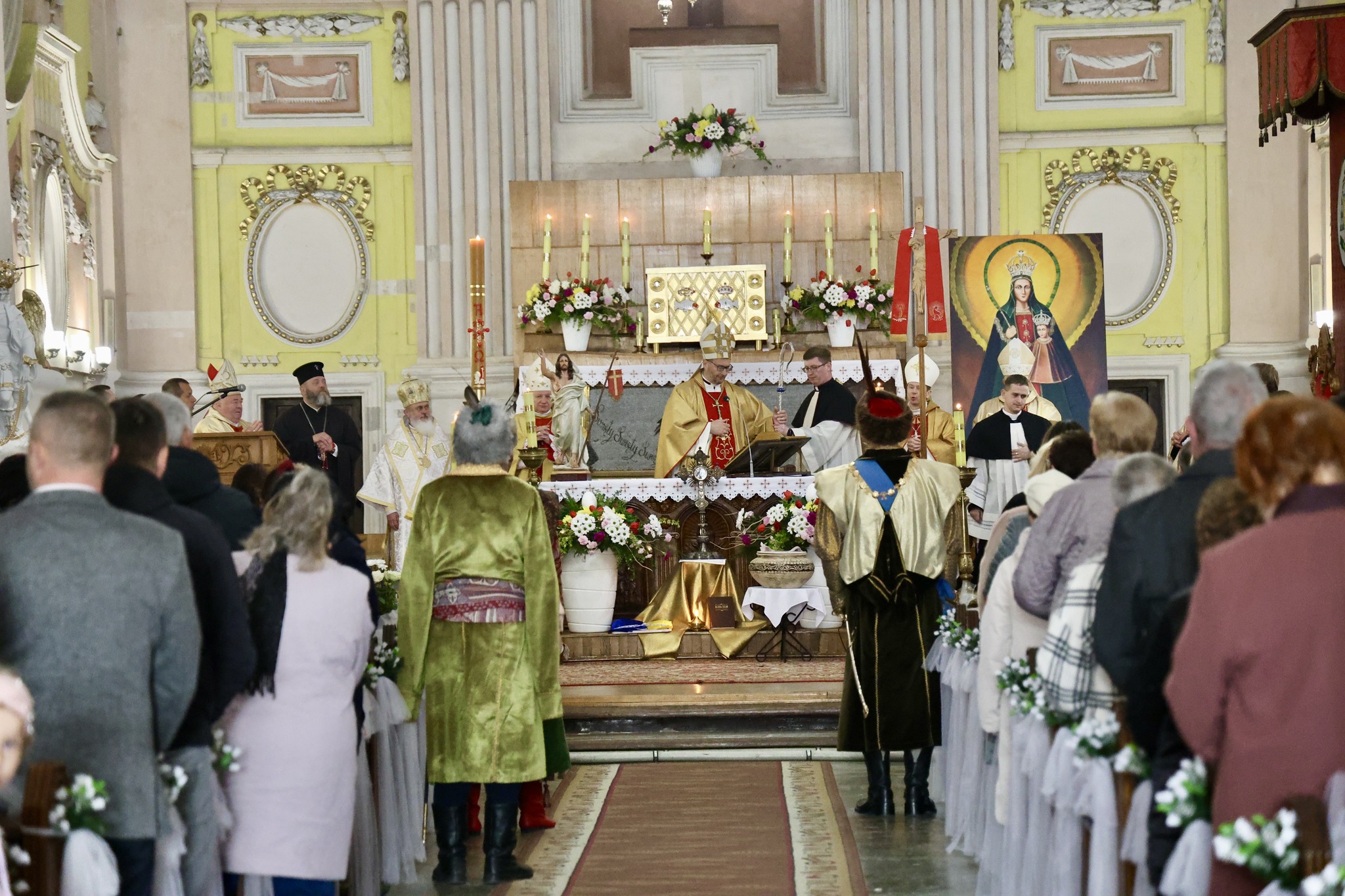 У КАФЕДРАЛЬНОМУ КОСТЕЛІ СВЯТИХ АПОСТОЛІВ ПЕТРА І ПАВЛА ЗВЕРШИЛИ СВЯТКОВУ ЛІТУРГІЮ