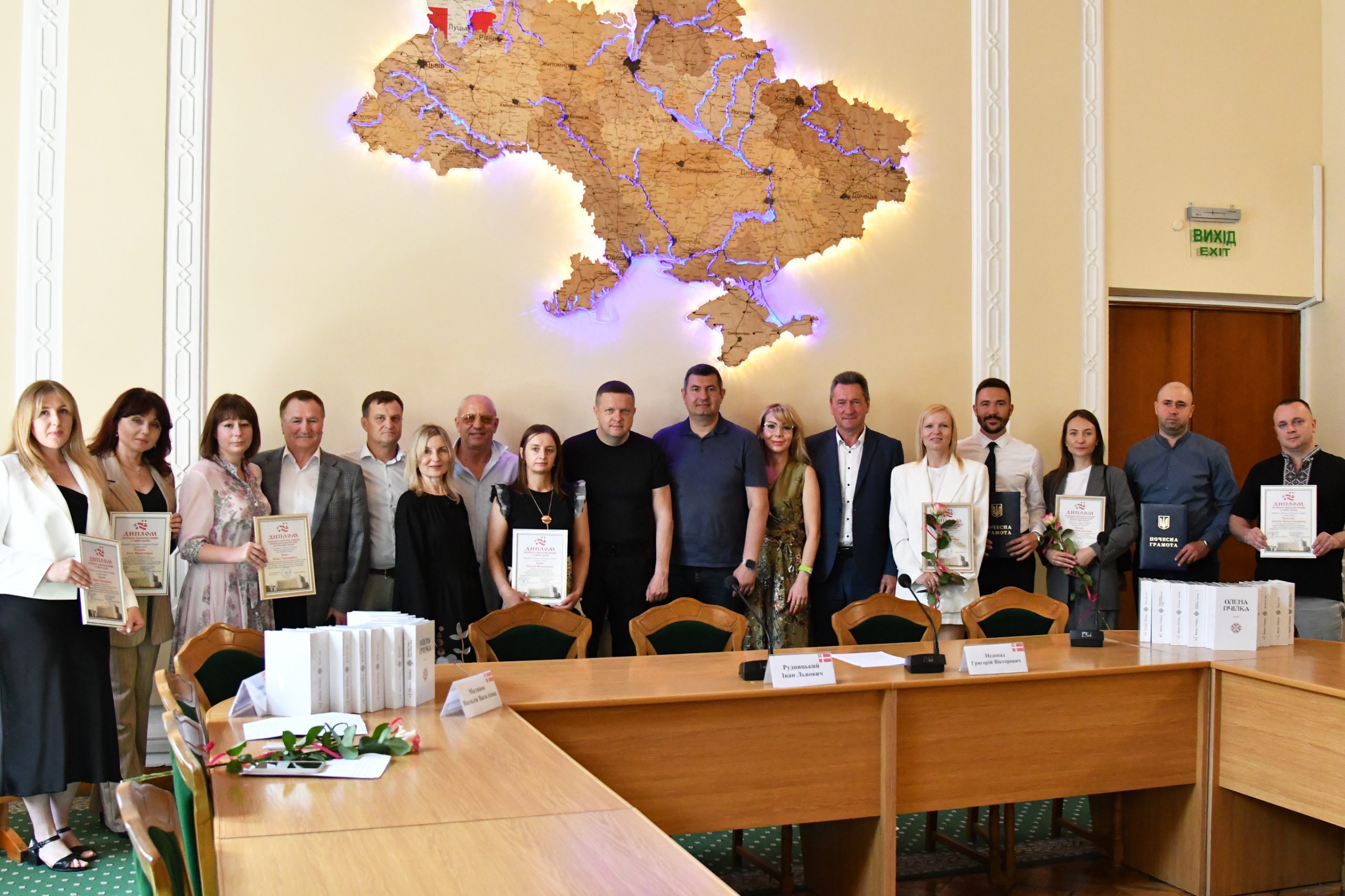 КРАЩИМ ДІЯЧАМ НАУКИ ВОЛИНІ ВРУЧИЛИ ОБЛАСНІ ПРЕМІЇ ТА СТИПЕНДІЇ