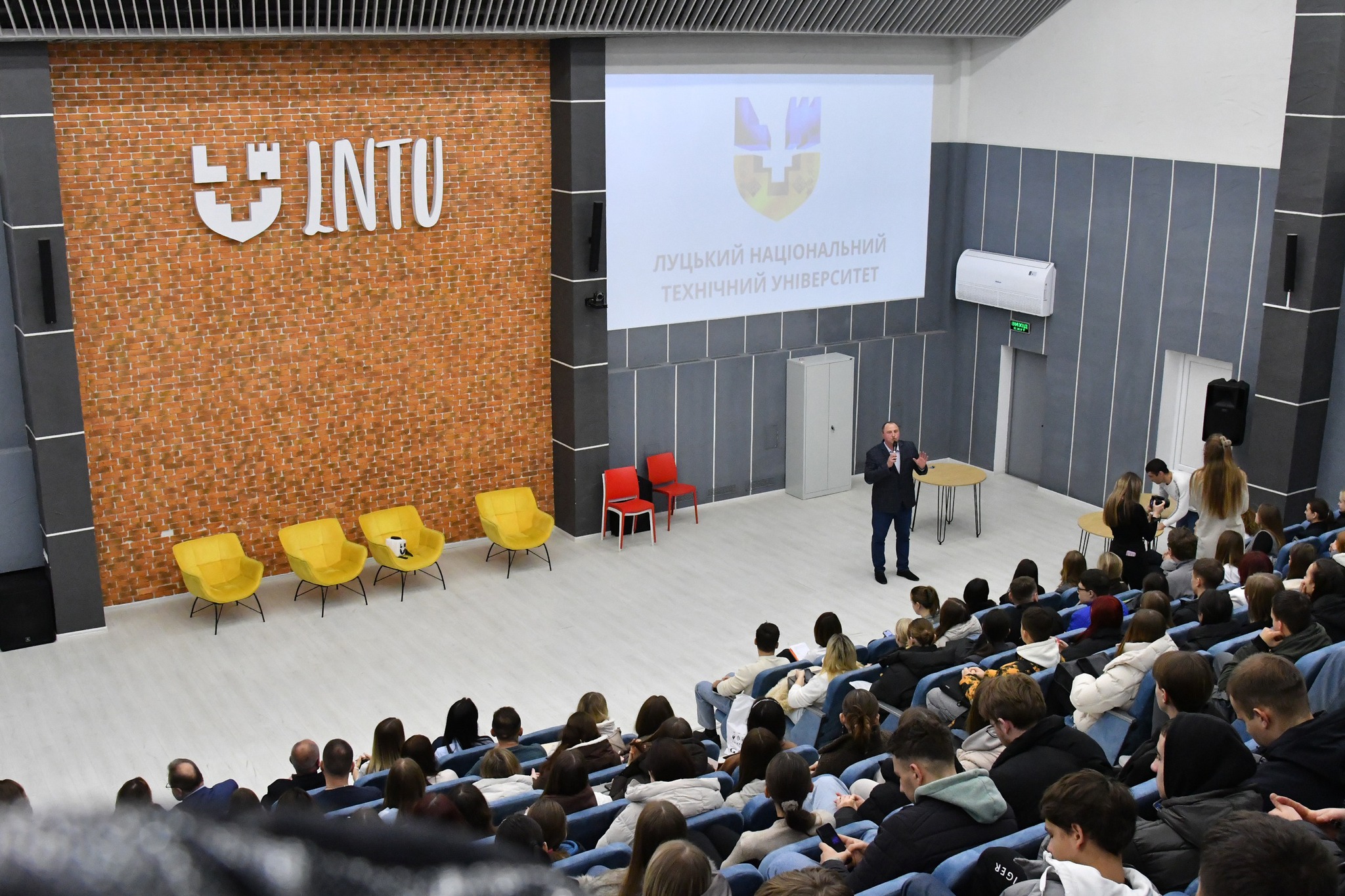 «BUSINESS-PROFI DAY-2025»: МОЖЛИВОСТІ РИНКУ ПРАЦІ ДЛЯ СТУДЕНТІВ