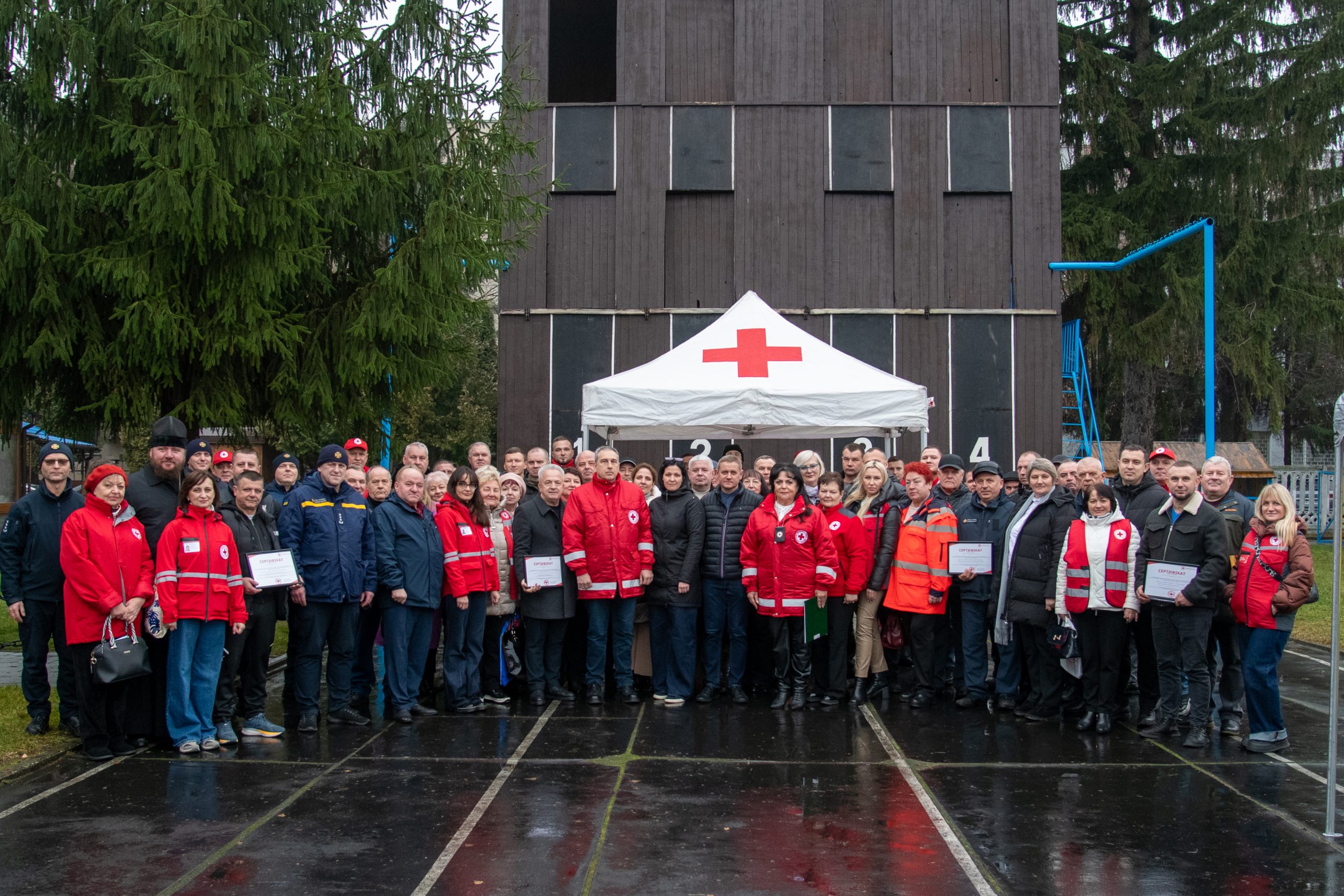 ПОЖЕЖНИМ КОМАНДАМ ГРОМАД ПЕРЕДАЛИ ПРОФЕСІЙНЕ СПОРЯДЖЕННЯ