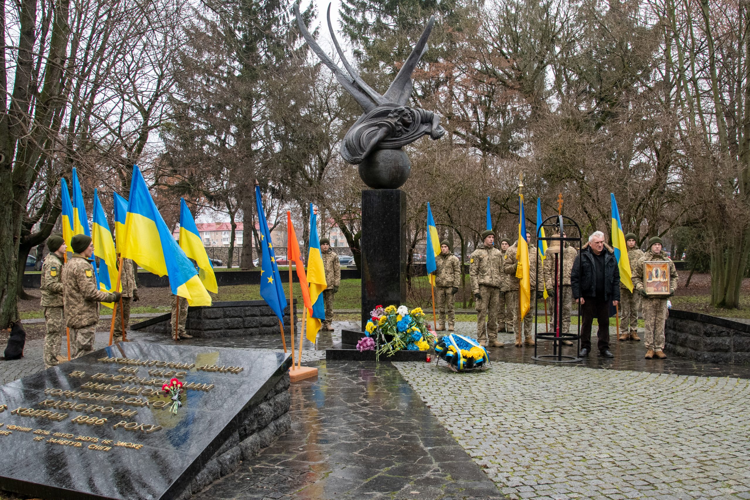 ДЗВОНИ ЧОРНОБИЛЯ:  ВОЛИНЯНИ ВШАНУВАЛИ ПАМ’ЯТЬ ПРО ЛІКВІДАТОРІВ АВАРІЇ НА ЧАЕС