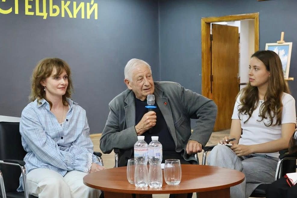 В ГОЛОВНІЙ КНИГОЗБІРНІ ВОЛИНІ ВІДБУЛАСЬ ТВОРЧА ЗУСТРІЧ ІЗ ТОНІ ПАЛМЕРОМ