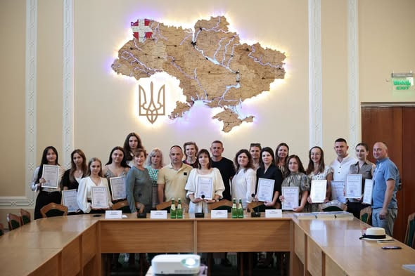 МОЛОДІЖНЕ ЛІДЕРСЬКЕ СЕРЕДОВИЩЕ ПОПОВНИЛОСЯ СЕРТИФІКОВАНИМИ ФАХІВЦЯМИ