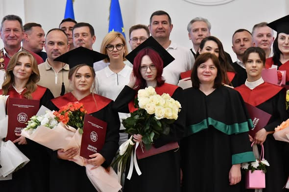 МАГІСТРИ МЕДИЦИНИ – ПЕРШИЙ ВИПУСК ЛІКАРІВ МЕДИЧНОГО ФАКУЛЬТЕТУ ВНУ