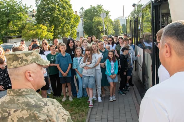 ПОНАД 30 ДІТЕЙ ВИРУШИЛИ НА ВІДПОЧИНОК У КАРПАТИ