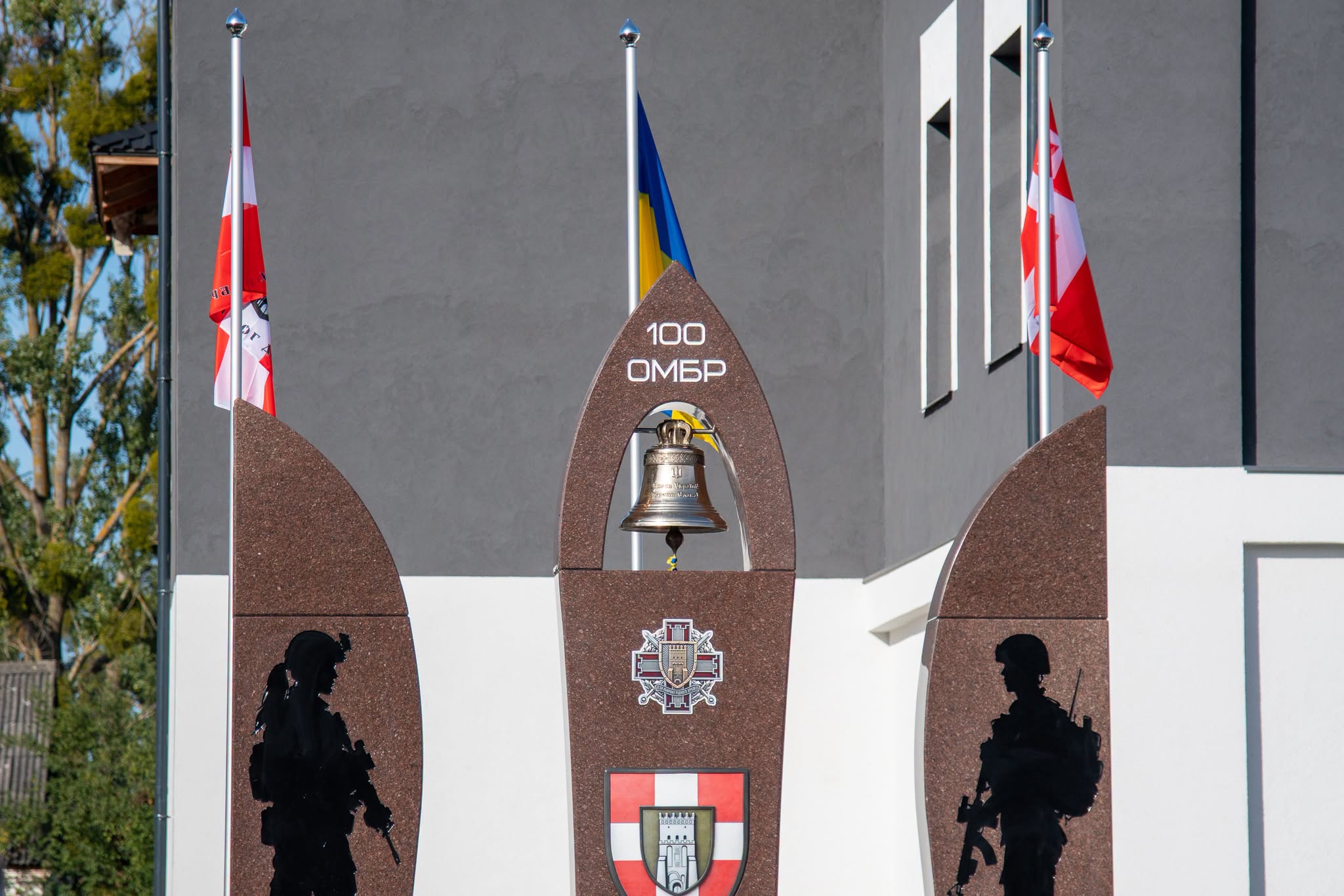 ПАМ’ЯТАЄМО КОЖНОГО: НА ЧЕСТЬ ПОЛЕГЛИХ І ЗНИКЛИХ БЕЗВІСТІ ВОЇНІВ 100-Ї ОМБр СТВОРИЛИ МЕМОРІАЛ