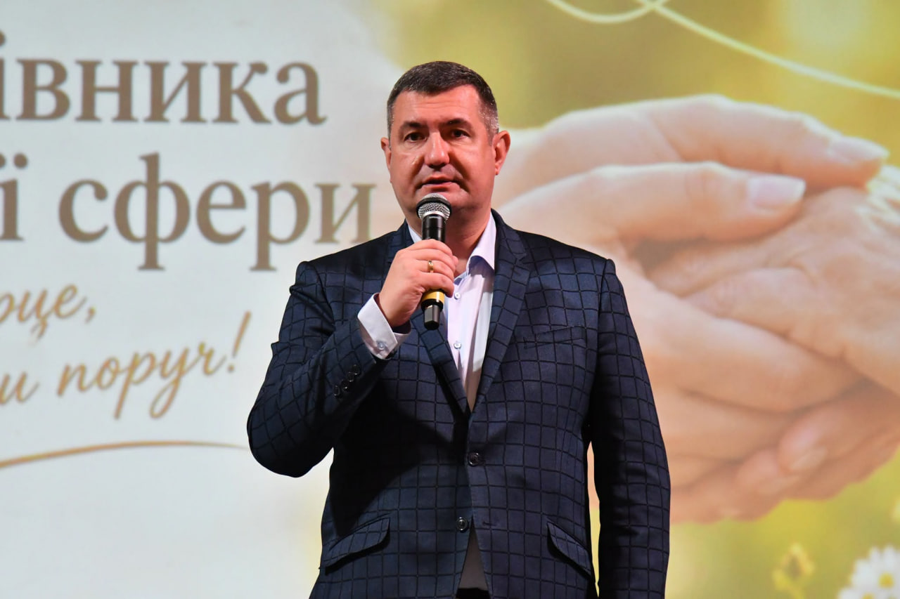 СВЯТО ТИХ, ХТО ЗАВЖДИ ПОРУЧ: ПРИВІТАЛИ ПРАЦІВНИКІВ СОЦІАЛЬНОЇ СФЕРИ. ФОТО.